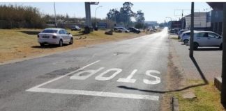 AfriForum fixes, paints neglected Witbank roads AfriForum fixes, paints neglected Witbank roads