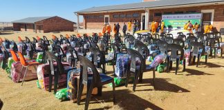 Vusi Shongwe helps 100 families in his hometown of Breyten Vusi Shongwe helps 100 families in his hometown of Breyten