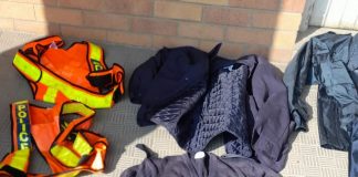 Reserve cop is selling guns and police uniform to thugs Reserve cop is selling guns and police uniform to thugs